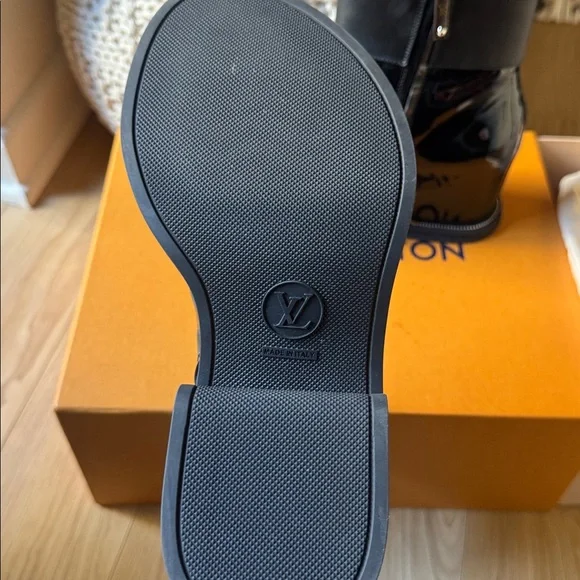 Louis Vuitton Moonlight Ankle Boot - Picture 6 of 9